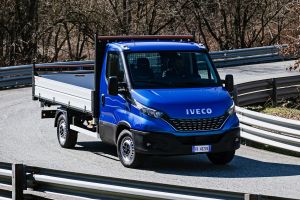 IVECO Daily Cab tipper - front cornering