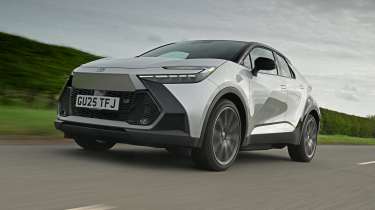 Toyota C-HR - front tracking