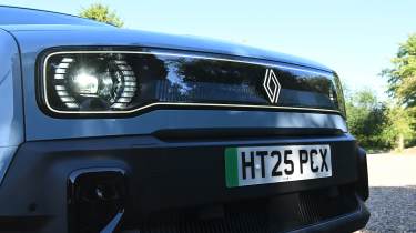 Renault 4 - front detail