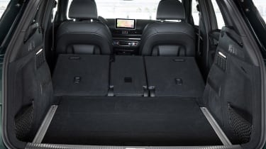 Audi SQ5 - boot seats down