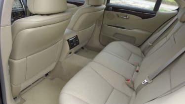 Lexus LS460 SE-L inside back