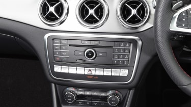 Mercedes GLA facelift - centre console