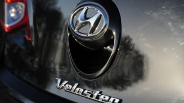 Hyundai Veloster badge