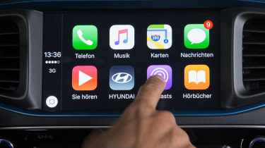 Hyundai IONIQ hybrid 2016 - apple carplay