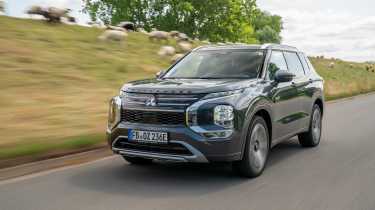 Mitsubishi Outlander PHEV - front tracking