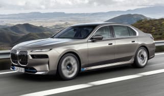 BMW i7 - front action