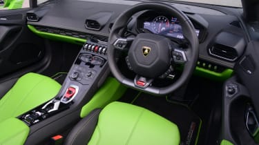 Lamborghini Huracan Spyder UK - interior