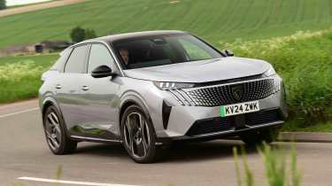 Peugeot E-3008 - front cornering