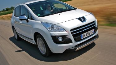 Peugeot 3008 HYbrid4 Limited Edition front tracking