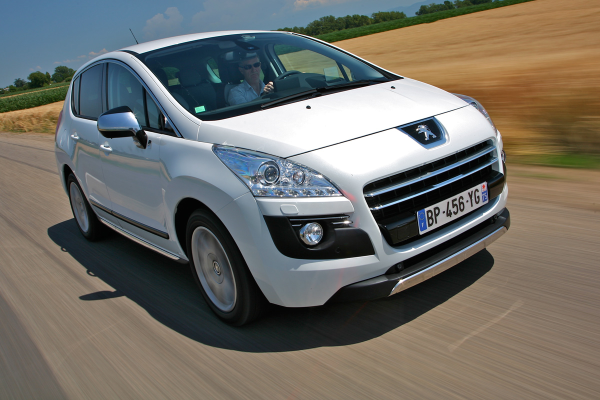 Peugeot 3008 HYbrid4 Limited Edition First Drives