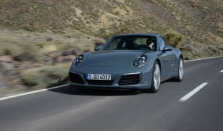 Porsche 911 Carrera 2015 front tracking