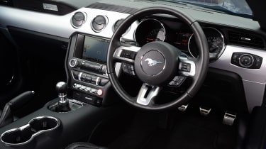 Ford Mustang - dash