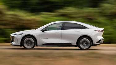 Mazda 6e - dynamic side profile