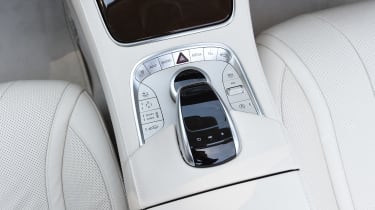 Mercedes S 500 Cabriolet 2016 - centre console