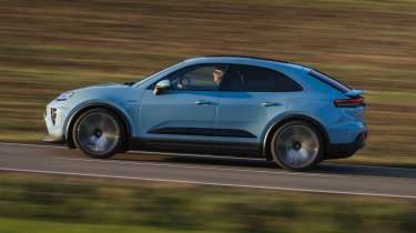 Porsche Macan Electric - side panning