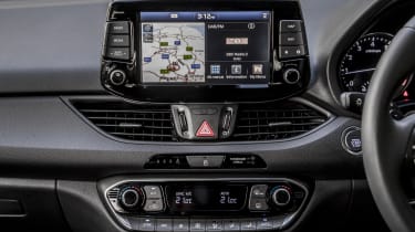 Hyundai i30 Fastback - infotainment