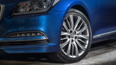 Hyundai Genesis UK 2015 wheel