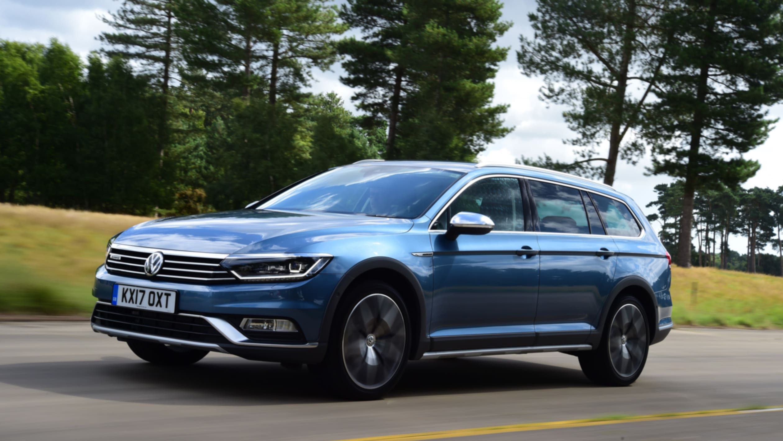 Volkswagen Volvo Volvo V90 Cross Country vs Volkswagen Passat Alltrack - pictures | Auto