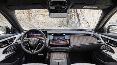 Mercedes E-Class All-Terrain - dashboard