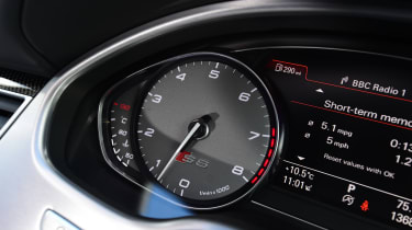 Audi S8 Plus 2016 - dials