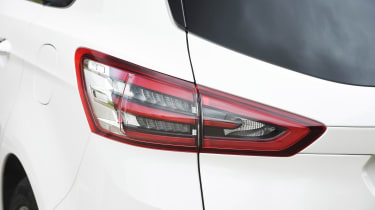 Ford S-MAX Vignale - rear light detail
