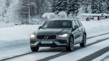 Volvo V60 Cross Country - front tracking