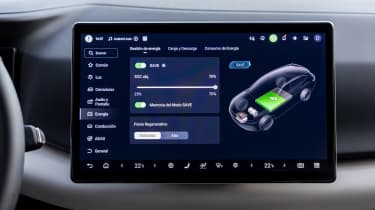 BYD Atto 2 DM-i - screen