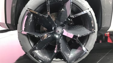 Nissan Xmotion - Detroit wheel