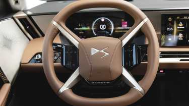 DS No8 - steering wheel