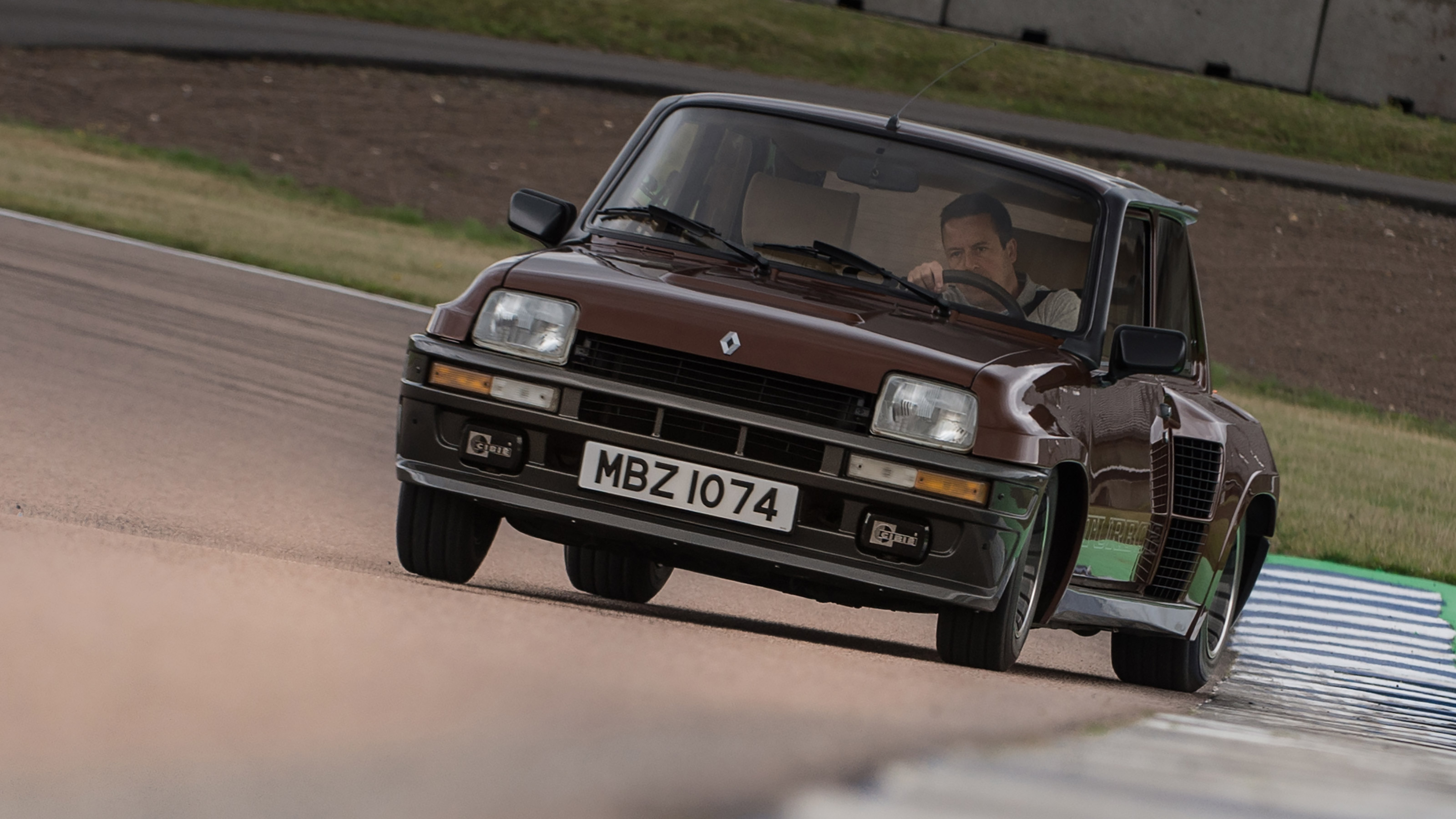 Renault 5 Turbo reborn with 400-hp engine and carbon fiber body