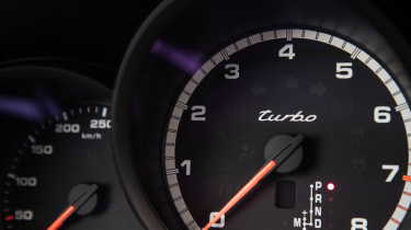 Porsche Macan Turbo - rev counter