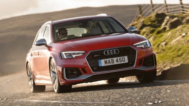 Audi RS 4 Avant - front action