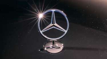 Mercedes S-Class facelift - Mercedes badge