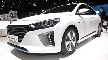 Hyundai Ioniq PHEV Geneva - front/side