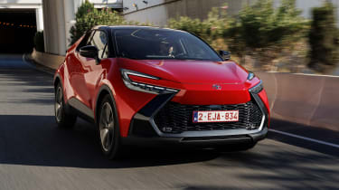 Toyota C-HR - front tracking