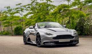 Aston Martin Vantage GT12 Roadster - front tracking