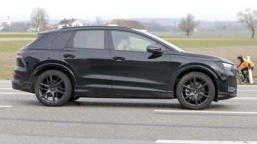 Audi Q4 Facelift - side profile