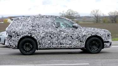 Audi Q7 spy shot - right side profile