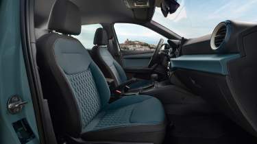 SEAT Arona 2025 - front seats