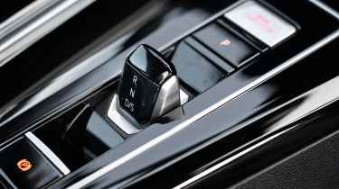 Volkswagen Golf GTI Clubsport - gear selector