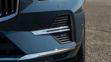 Volvo XC60 - front air intake