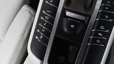 Long-term test review: Porsche Macan - centre console 2