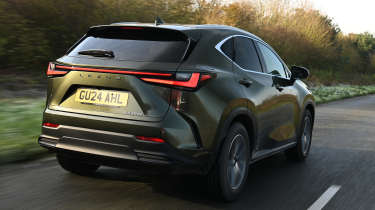 Lexus NX - rear tracking 