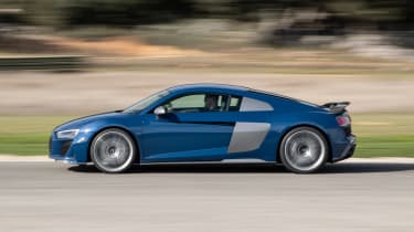 Audi R8 - side action