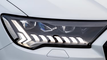 Audi Q7 60 TFSI e - front light