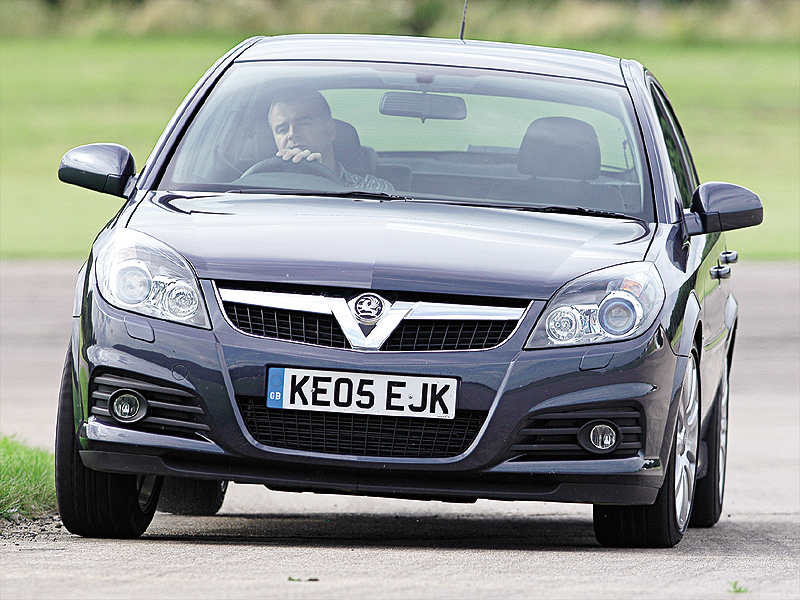 Vauxhall Vectra Review (2002-2008) | Auto Express