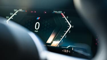 BMW X1 xDrive23i M Sport - dash display