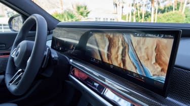 BMW 760i - screen