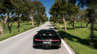 Bugatti Chiron - full rear panning