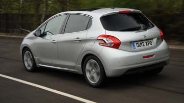 Peugeot 208 1.2 Active rear tracking